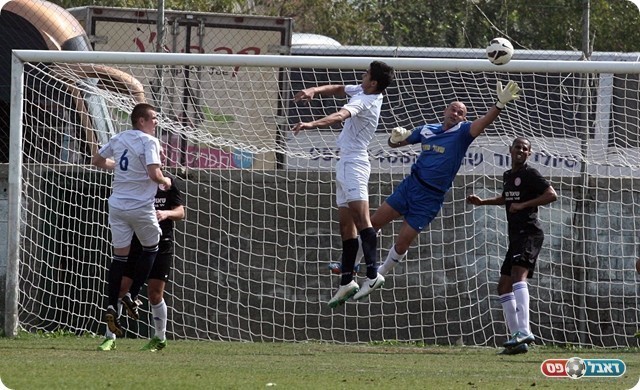 בן ישי מתעופף, משחק יציב לשוער אזור (צילום: לירן דורף)