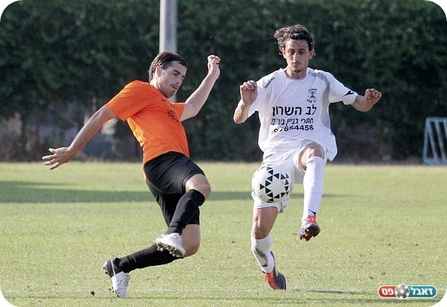 אזור ניסתה לצאת קדימה. סגל והררי (צילום: לירן דורף)