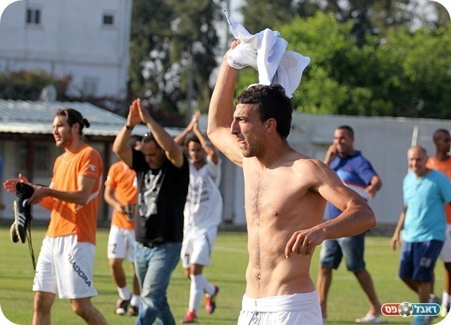 שולט במשחק הגובה. מחג'נה (צילום: לירן דורף)