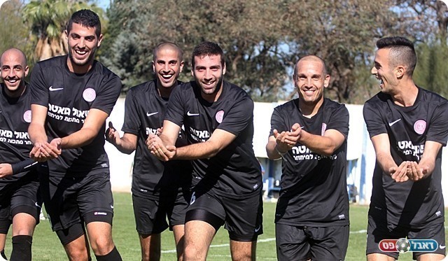 גבע והחברים במחווה להולדת הבת, מזל טוב! (צילום: לירן דורף)