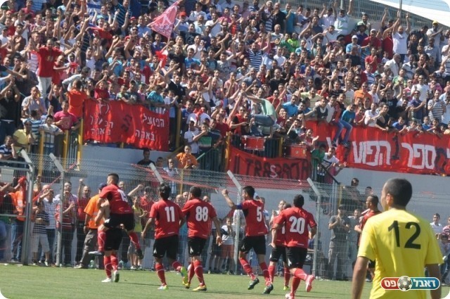 בתחילה זה נראה טוב. בקה חוגגת את הראשון (אחמד עוויסאת)