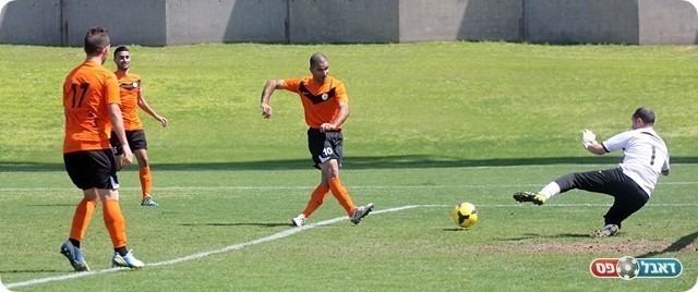 פלס כובש את השלישי (צילום: לירן דורף)