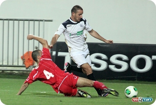 רשם דקות אחרונות ב-2010. בירן נבלם ע"י פלח (צילום: לירן דורף)