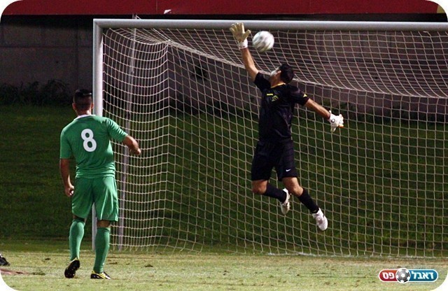 הראשון עימו יושבים. סמדג'ה (צילום: לירן דורף)