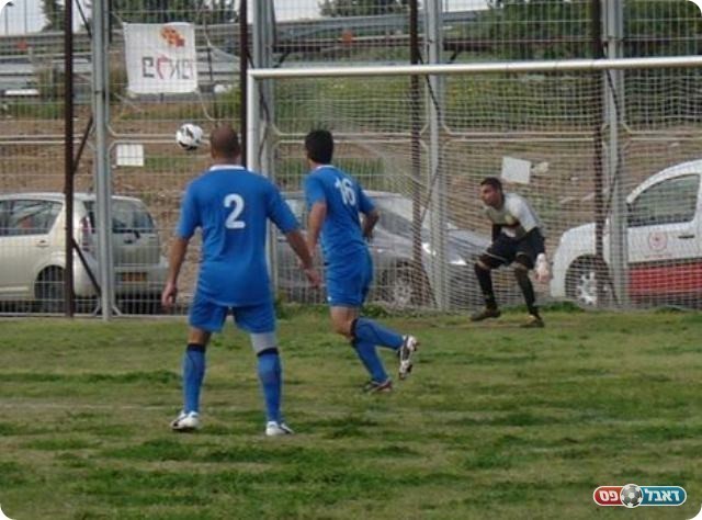 עצירה של משחק. כהן צדק (צילום: אלי שמואלי)