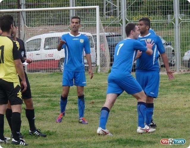 משחק רווי פגיעות. אברהם מתעצבן (צילום: אלי שמואלי)