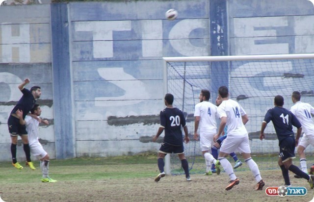 אסף דיין עלה מעל כולם ונגח פנימה