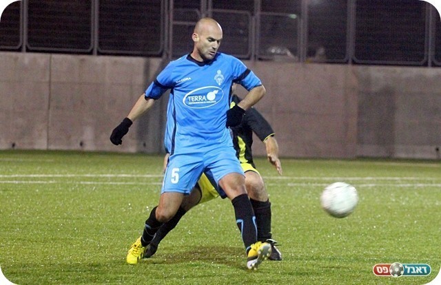 בעיטה לקורה. דמרי (צילום: לירן דורף)