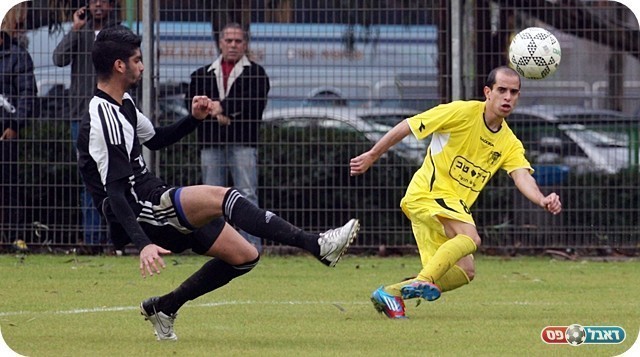 מבזבז את זמנו בליגה. צברי (בצהוב. צילום: לירן דורף)