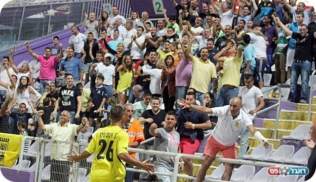 וחוגג לבד ועם הקהל (צילום: לירן דורף)