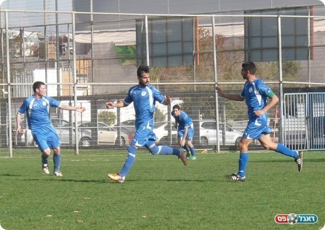 וחוגג עם החברים (אלי שמואלי)