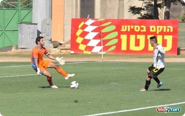 איש המשחק של מחנה. אנגלשטיין עוצר את רביבו (חאדר אניס)