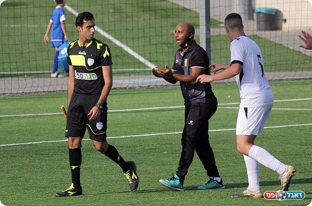 דגו מנסה לקבל תשובות מצוות השיפוט (לירן דורף)