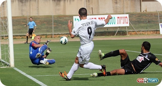 ההזדמנות הראשונה של כפ"ס. שמש עוצר את שוקרון (צילום: לירן דורף)