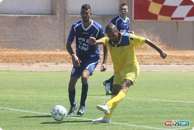שרקט כובש את שער הבכורה של חולון (לירן דורף)