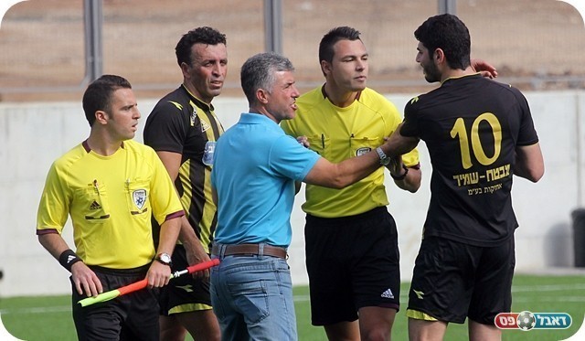 דין ודברים מיותר. המהומה לאחר ההרחקה של לניב (צילום: לירן דורף)