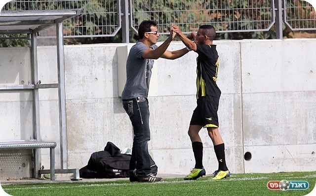 וחוגג עם שרון (צילום: לירן דורף)