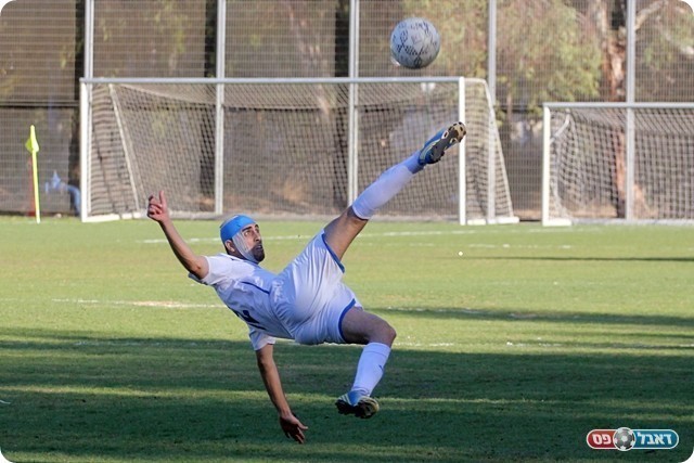 מוטי עלפי מנסה מספרת, חילוף מנצח (לירן דורף)