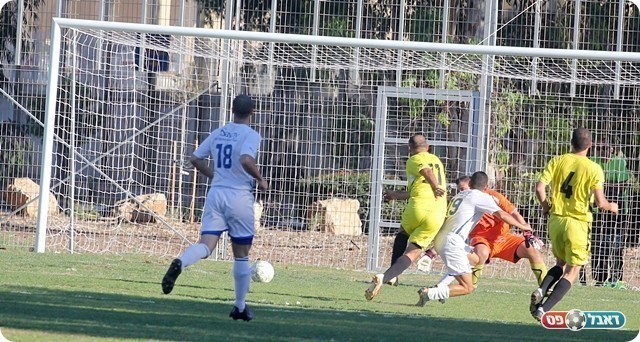 מוחבר כובש את הרביעי של חולון (לירן דורף)