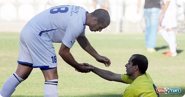 תרבות ספורט לפני הכל. חן ליעד מנחם את צברי (לירן דורף)