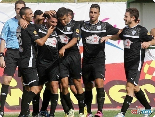 מחכה לנס ציונה. בן שושן (במרכז. צילום: לירן דורף)