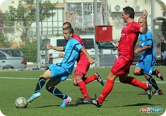 מחצית שונה לגמרי. גמליאל מחטיא (צילום: לירן דורף)