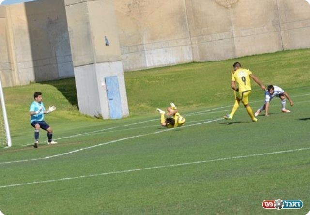 שער ביום ההולדת. מולאי כובש (ולדי מויסייב)