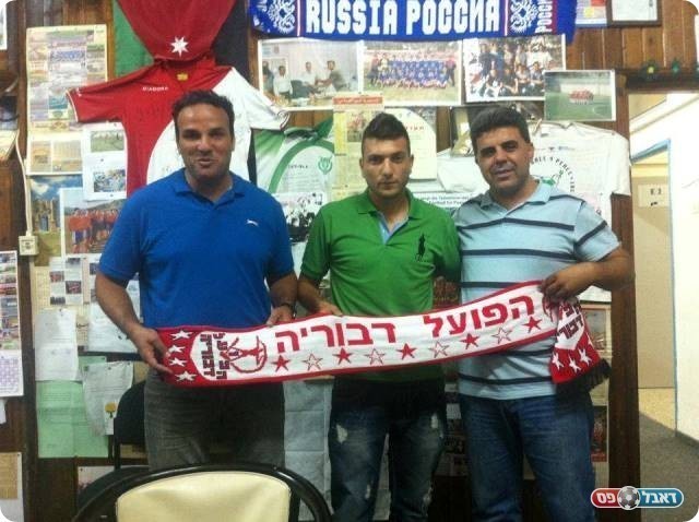 מצטרף שוב למאמנו. בועול (במרכז. צילום: אחמד עזאיזה)