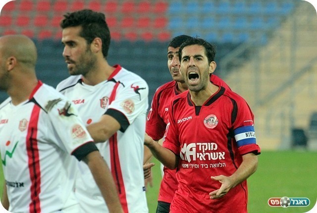 אח נגד אח. עזו "צורח" על עזו (צילום: לירן דורף)