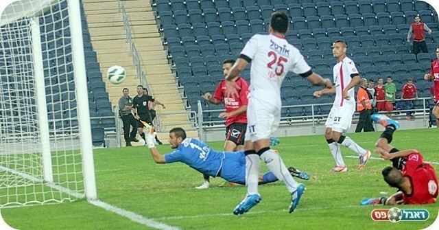 עם המותן. כהן משווה (צילום: לירן דורף)