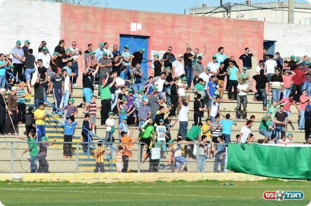 יחד עם הקהל (ארנון לוי)