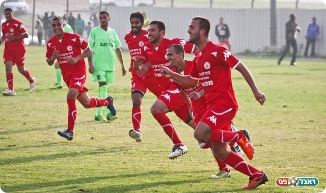 וחוגג באקסטזה (צילום: אנס אבודעבס)