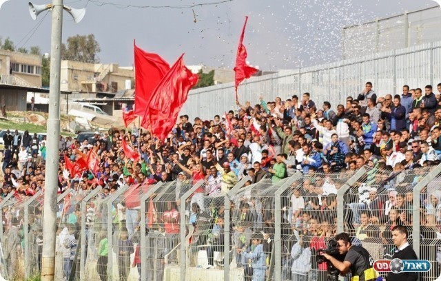 הגיע מאובזר. הקהל האדום (צילום: אנס אבודעבס)