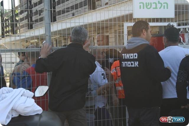 בלגן בסיום. צעדון (בשחור. צילום: מיכה פישנזון)