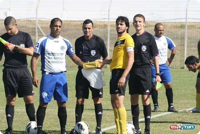 מחווה יפה. פזרקר ודדון (צילום: מיכה פישנזון)