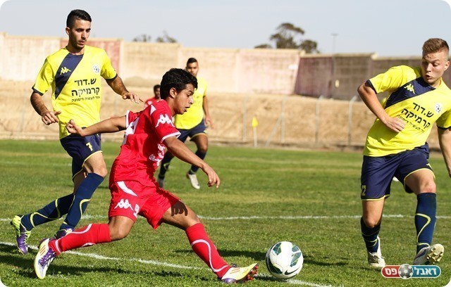 דימונה פתחה טוב יותר. מוחמד אלפיניש מנסה לפרוץ (צילום: אנס אבודעבס)