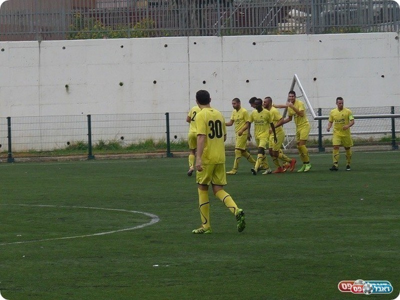 פתחו עם ניצחון. שחקני השרון נתניה (אלי שמואלי)