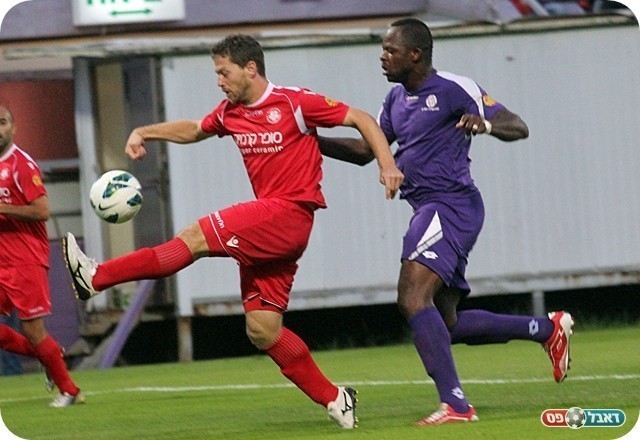 חילוף משמעותי בהכח. אזנוואה וסופר (צילום: לירן דורף)