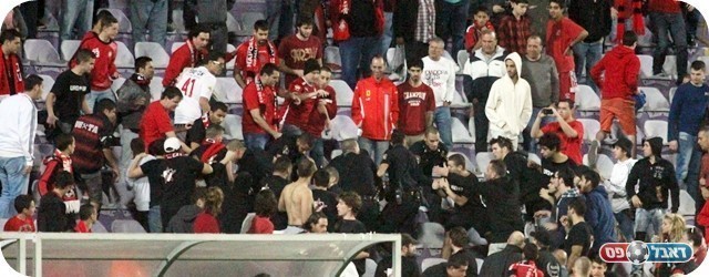 מהומות של ממש ביציע (צילום: לירן דורף)