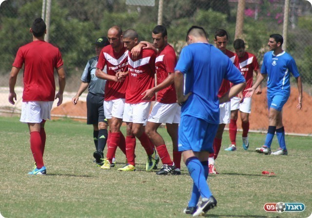 שחקני הרצליה חוגגים. בסוף הפסידו