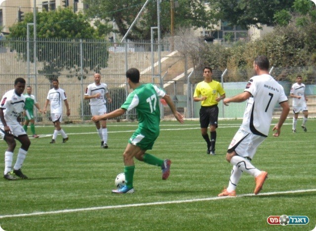 מחצית סבירה למדי. עזרא בהתקפה (צילום: אלי שמואלי)