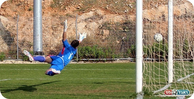 ילון נכנע (לירן דורף)