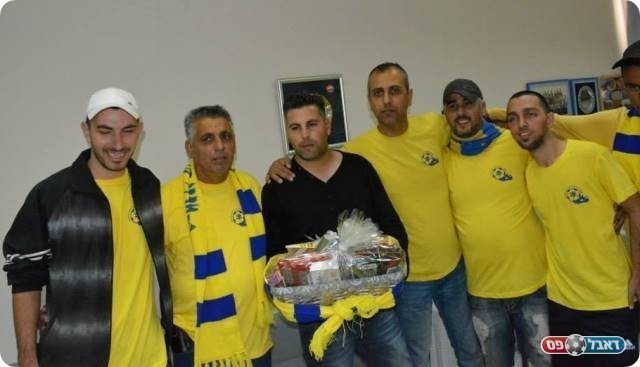 מתנת יום הולדת. זדה והאוהדים (צילום: ולדי מויסייב)