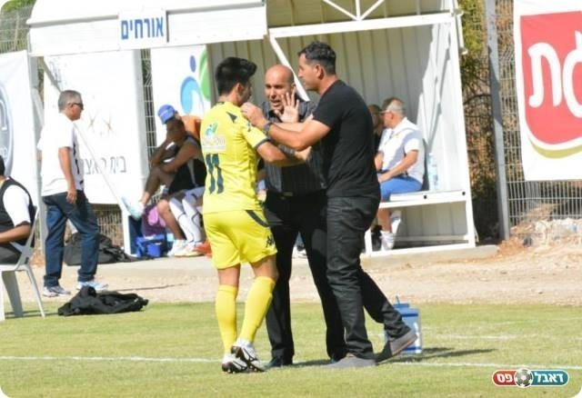 שחוגג עם המאמן (צילום: ולדי מויסייב)