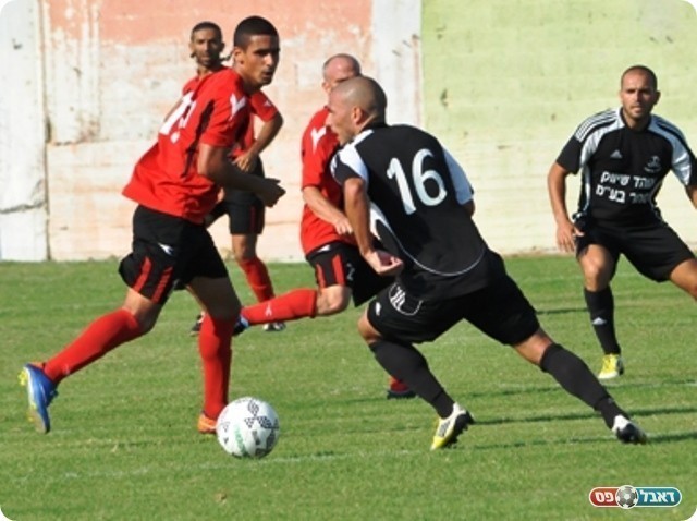 חוזר מפציעה. גילברט (מס' 16)