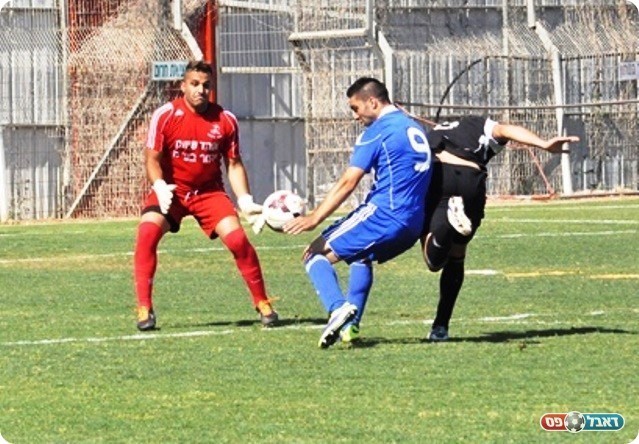 פתיחה מהממת. אלבז מתגבר על המגן והשוער (חאדר אניס)