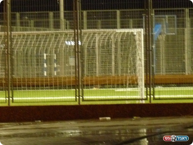 המאמן לא ויתר. הסינטטי בגבעה (צילום: אלי שמואלי)