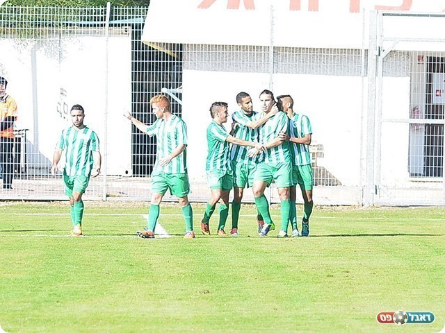 שחקני כפר סבא חוגגים (צילום: שי בן סימון)