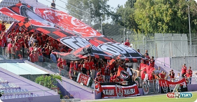 הקהל האדום יכול לחייך (לירן דורף)