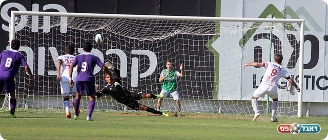 אהרון מפגיז את החיבורים (לירן דורף)